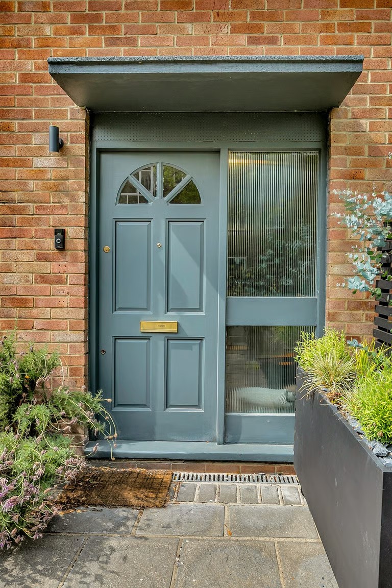 Cresset Street, London